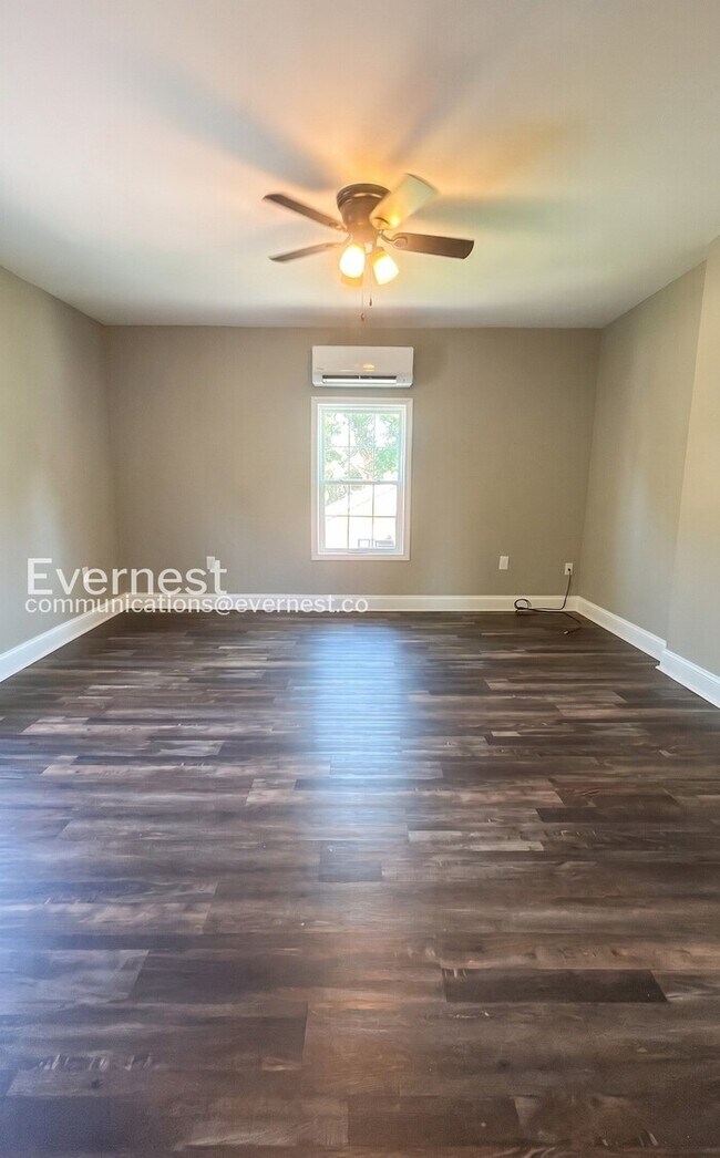 Building Photo - 2 Bed/1 Bath Condo with Modern Amenities / Vouchers Accepted / Available Now!