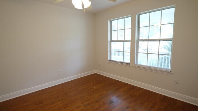 Foto del edificio - 5331 Falling Star Rd