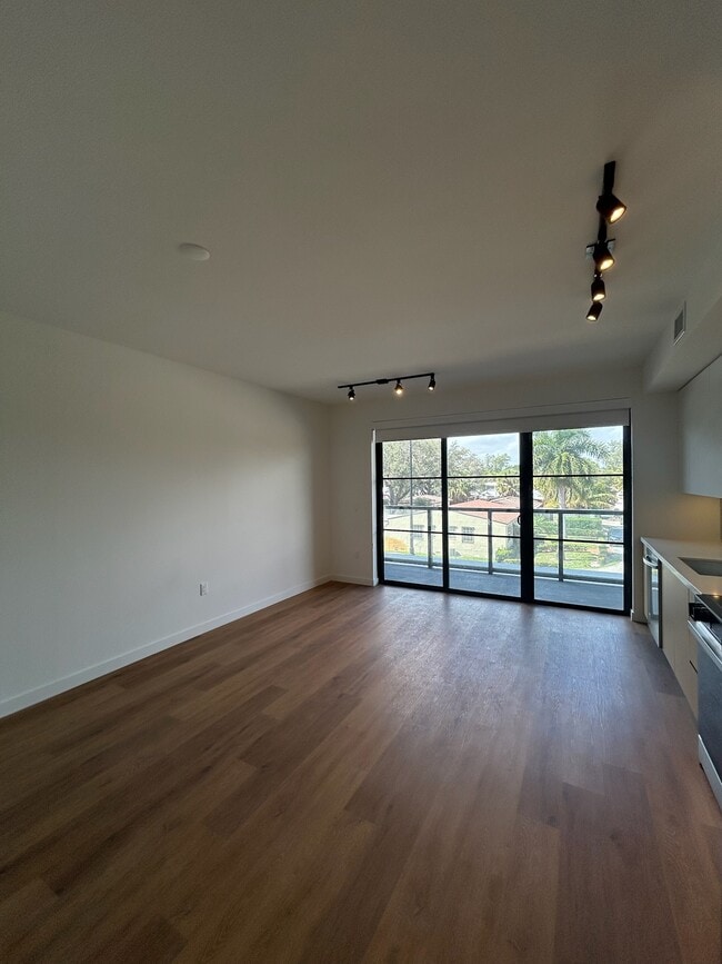 Foto del edificio - 1625 NE 124th St