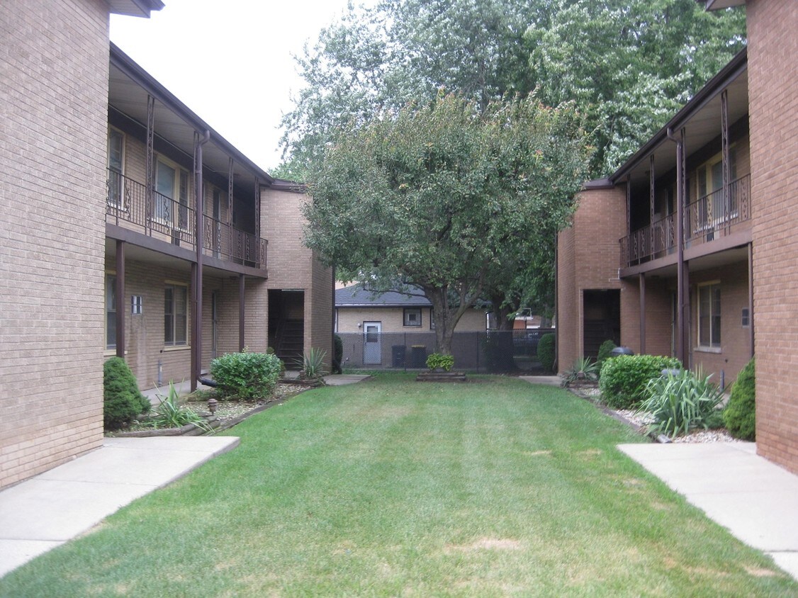 18346 Torrence Ave, Lansing, IL 60438 Apartments Lansing, IL