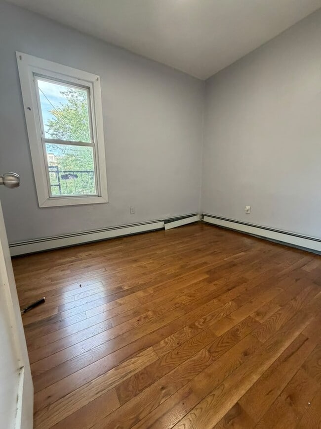 164 Delaware Ave 3R - 166 Delaware Ave