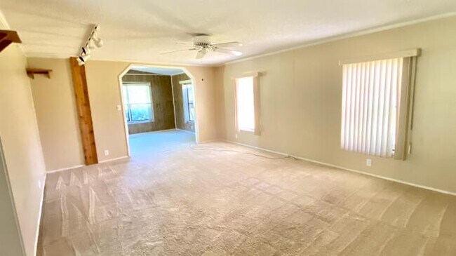 Building Photo - 2 bedroom in Waldo FL 32694