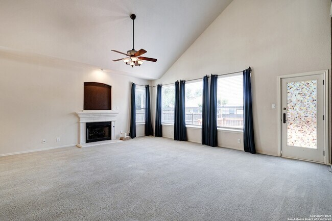 Foto del edificio - 8706 Redwood Bend