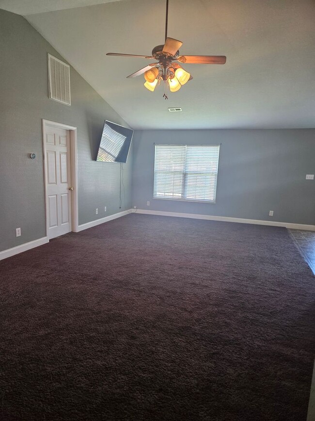 Building Photo - Maryville 37804 - 2 bedroom, 2 bath condo ...