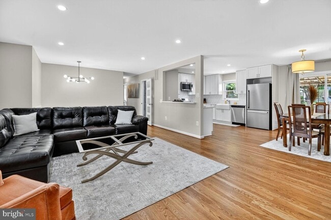 Building Photo - 6801 Trowbridge Pl