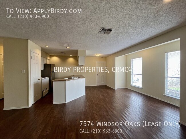 Building Photo - Charming 3-Bedroom Quadraplex in San Anton...