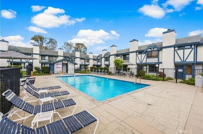 Foto del edificio - 19231 Sherman Way