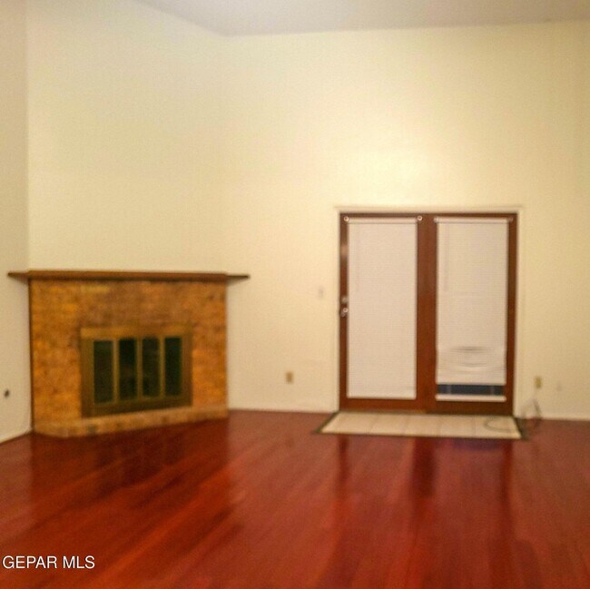 Building Photo - 10910 Highwood Way