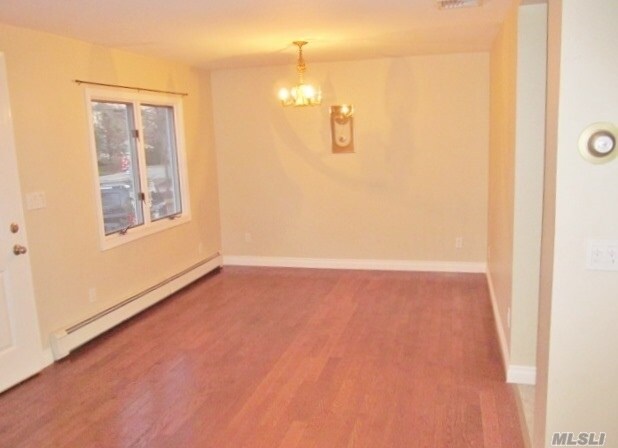 Building Photo - 206 Old Willets Path