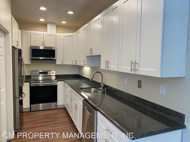 Building Photo - 3 br, 2.5 bath House - 16852-B De Witt Avenue