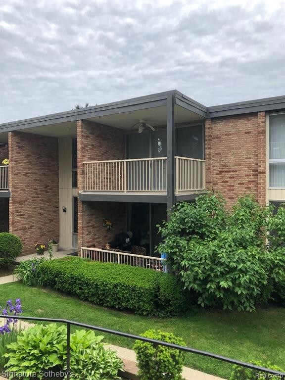 Foto principal - 4041 W Maple Rd
