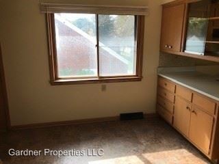 Building Photo - 5138 N 107th St