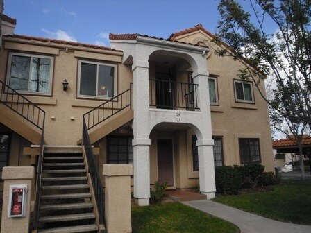 Primary Photo - 2295.00 Beautifully upgraded Condo, (West)...