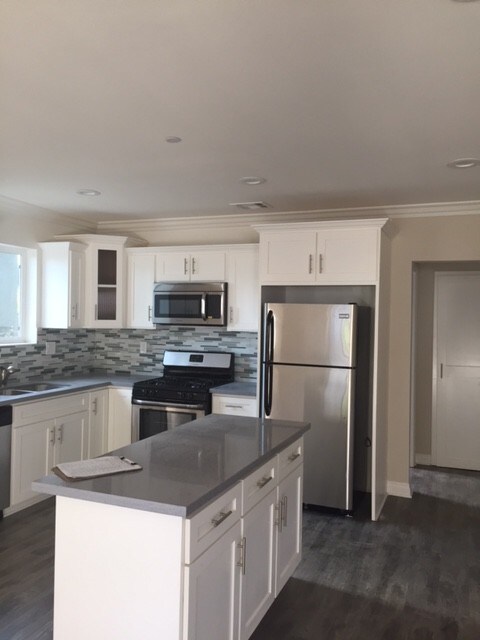 Primary Photo - 529 N Benton Way