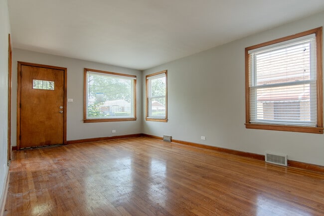 Building Photo - 301 Bohland Ave