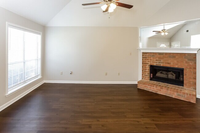 Building Photo - 7842 Benton Dr