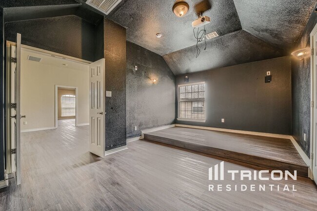 Building Photo - 5001 Pallas Ct