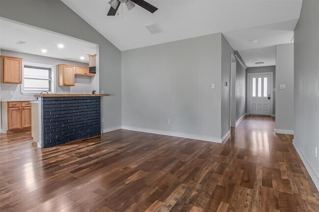Foto del edificio - 7638 Parker Rd