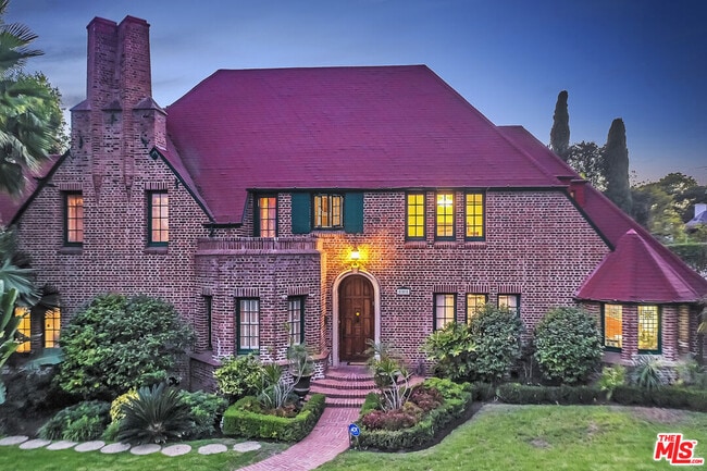 Foto del edificio - 805 N Bedford Dr