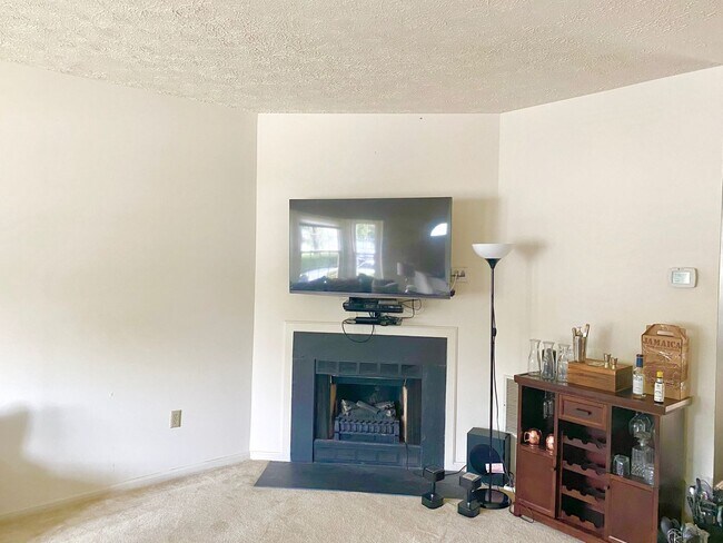 Foto del edificio - Stunning 3 BR/3.5 BA Townhome in Upper Mar...