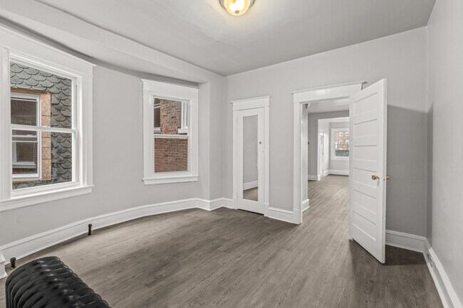 Building Photo - 4805 Walnut St