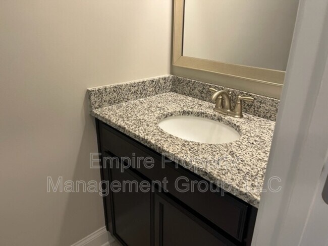 Foto del edificio - 922 Taramore Ln