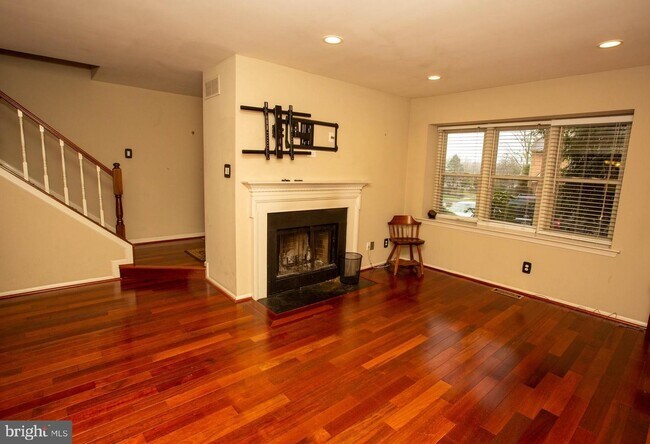 Hardwood Brazilian Cherry Floors - 4056 Ottawa Ct