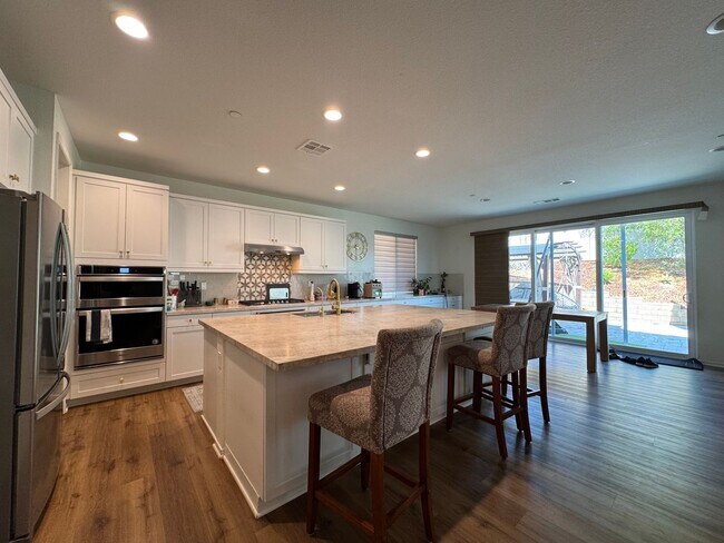 Building Photo - Beautiful 4 Bedroom House with office AND ...