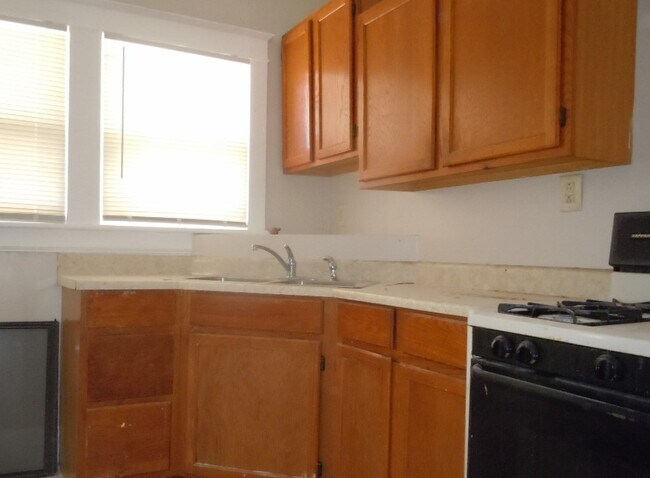 Building Photo - 2409 Amelia St