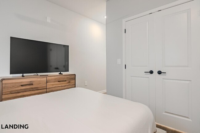 Foto del edificio - 1650 Harris Hill Rd