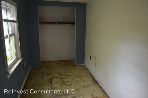 Building Photo - 2491 Roosevelt Ave