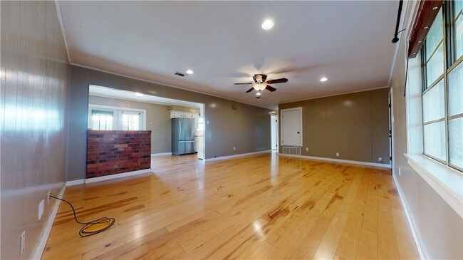 Building Photo - 8251 W Sh-21
