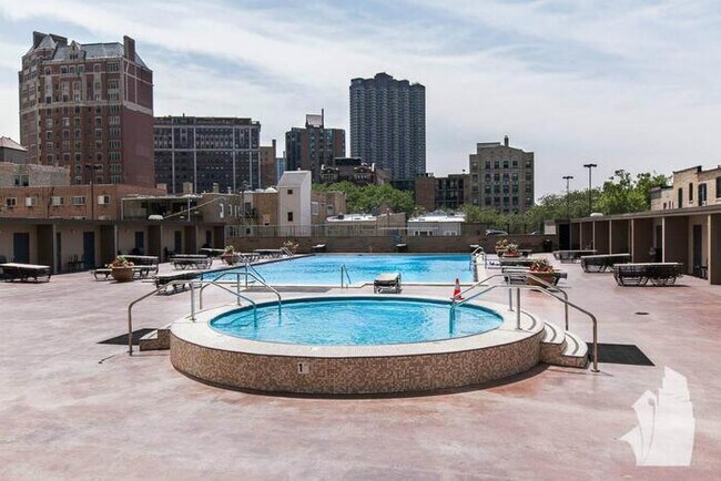 Foto del edificio - 665 Irving Park Rd