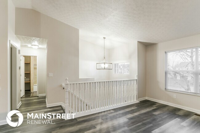 Foto del edificio - 2233 Breeze Hill Dr