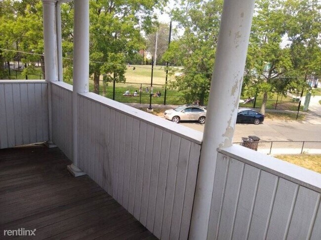 Foto del edificio - 4 br, 1 bath House - 49 Perry St