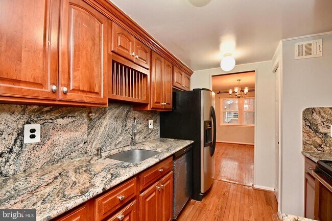 Building Photo - 4507 King Edward Ct