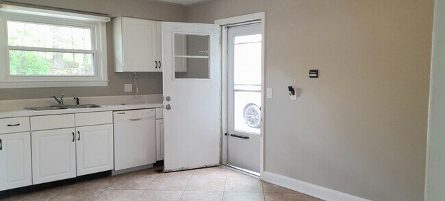 Foto del edificio - Comin in December - 3 bedroom 2 bath home ...