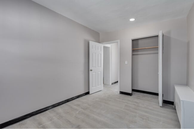 Building Photo - 4211 Garrett Rd