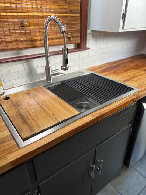 Foto del edificio - 320 Rosslyn Ave