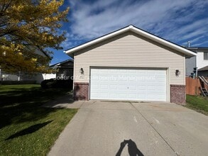 Building Photo - 1419 W Coral Dr