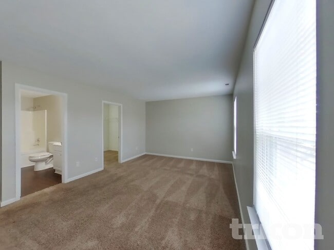 Foto del edificio - 1621 Bridgecreek Crossing