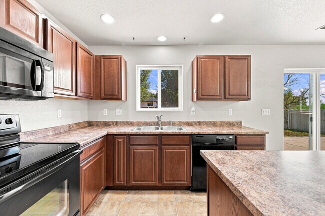 Foto del edificio - 2385 Spring Blossom Dr