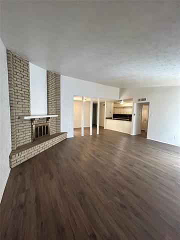 Foto del edificio - 4020 Blue Flag Ln