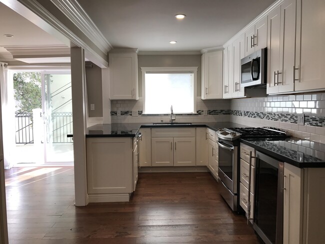 Building Photo - 140 Lower Via Casitas