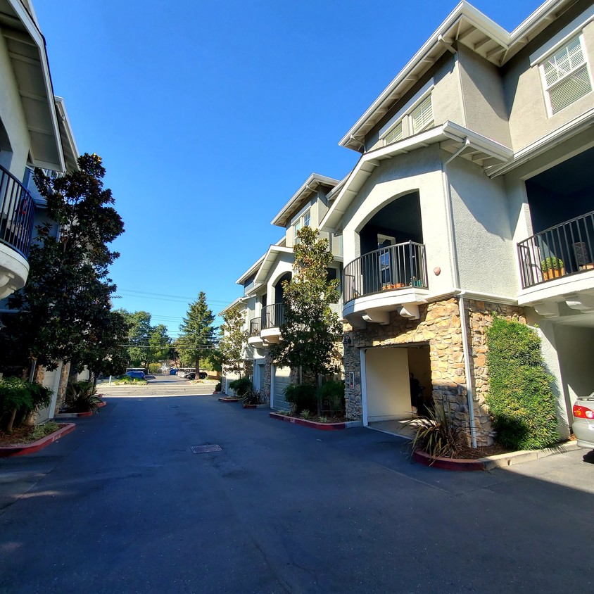 Neighborhood View - 5132 El Camino Ave