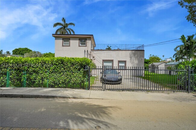 Foto del edificio - 8295 NW 4th Ave
