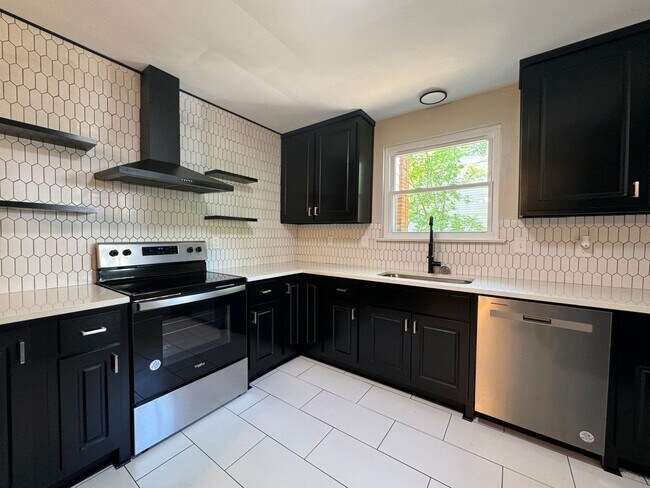 Foto del edificio - 2BR Norfolk Home!