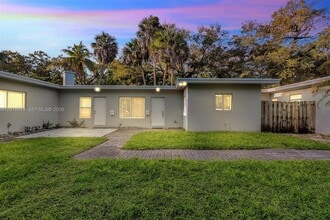Building Photo - 1550 SW 23rd Ct