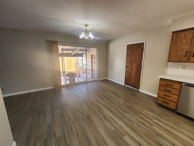 Building Photo - Beautiful Remodled, 3 Bedroom Home!