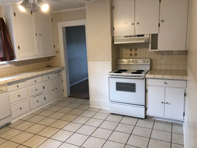 Foto del edificio - Comfortable 3-Bedroom Home with Huge Backy...